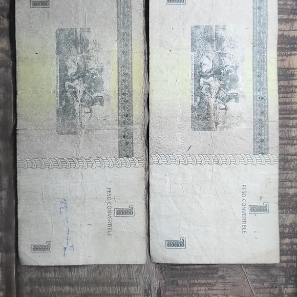 Assorted World Currency Notes - Picture 8 of 16